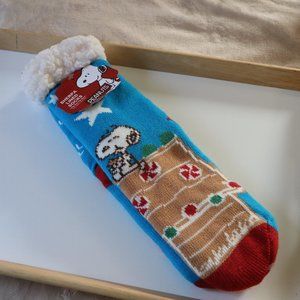 NWT Snoopy Slipper Socks Peanuts Sherpa Lined No Slip Grips